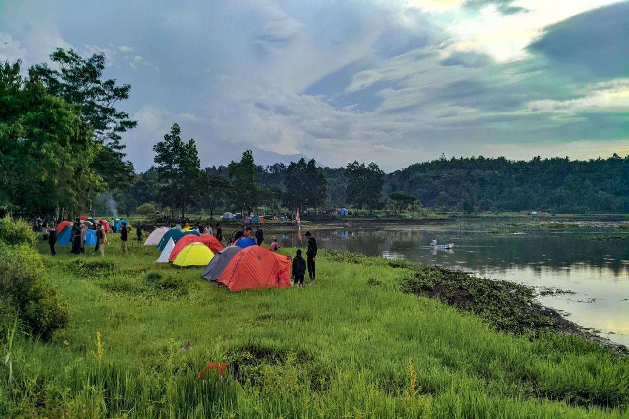 Hostel Camping Ground Desa Wisata Sedau 2 Bonjeruk Exterior foto