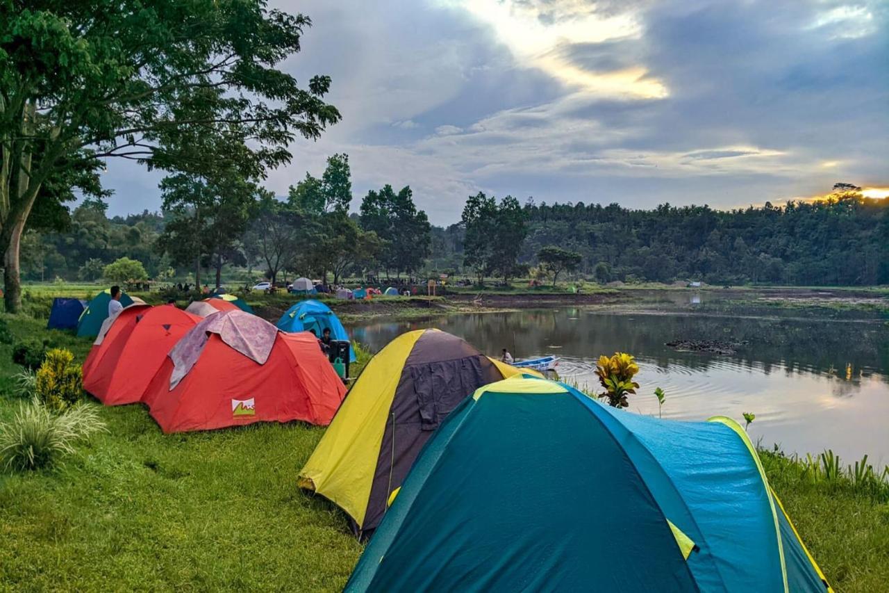 Hostel Camping Ground Desa Wisata Sedau 2 Bonjeruk Exterior foto
